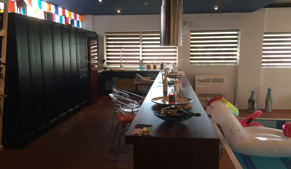 Playroom - εσ.πισίνα . Playroom - indoor swimming pool