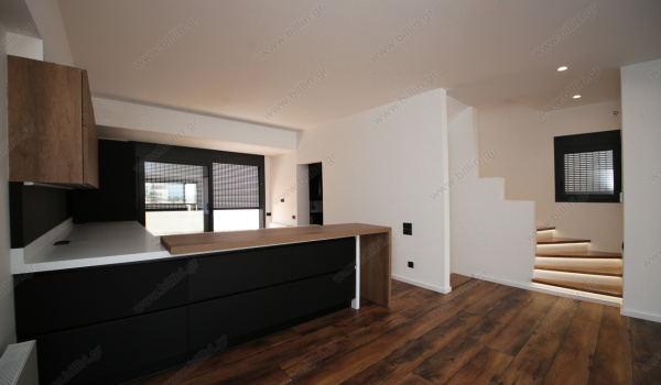 46_living_room_hot_kitchen_door