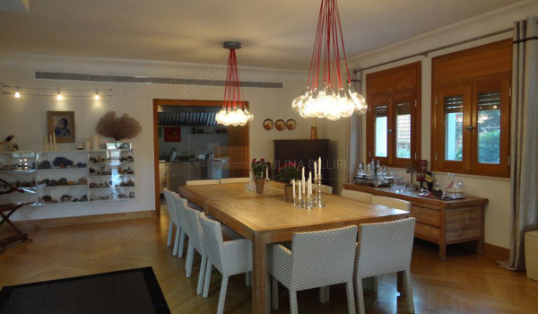 Tραπεζαρία - Dinning room